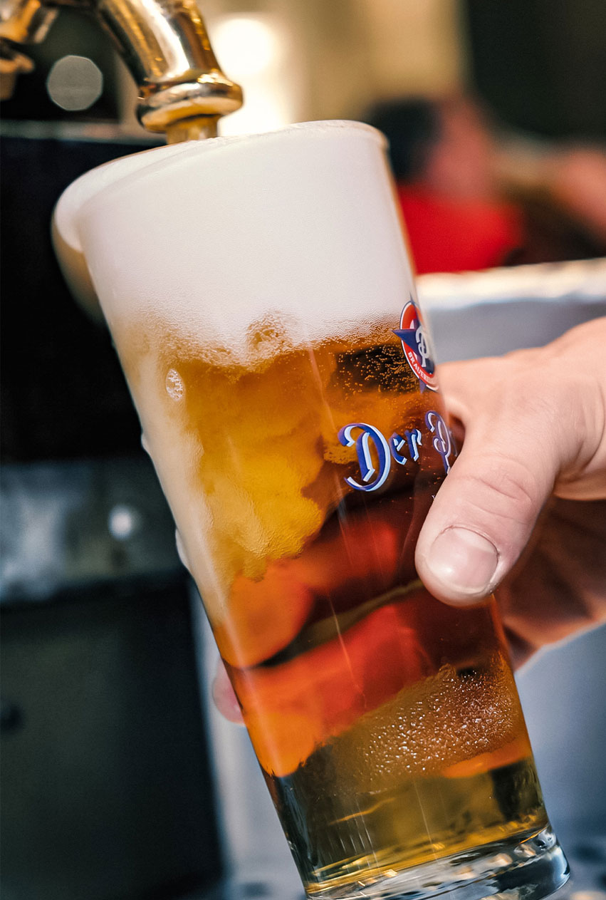 edelhell-bier-eiskalt-viktualienmarkt-muenchen-innenstadt